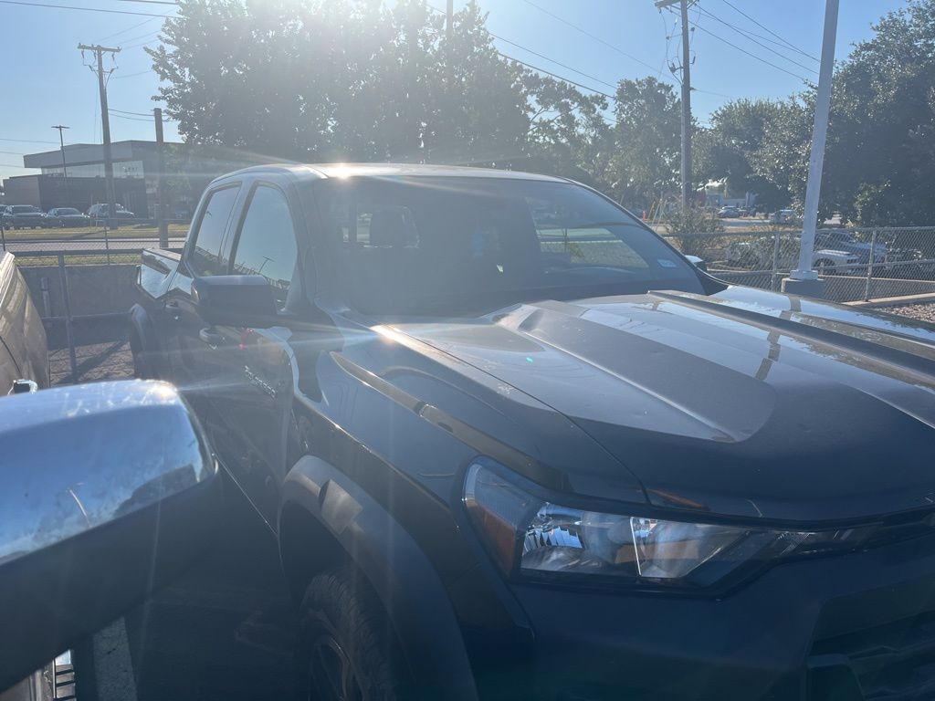 Thumbnail: 2023 Chevrolet Colorado - 3