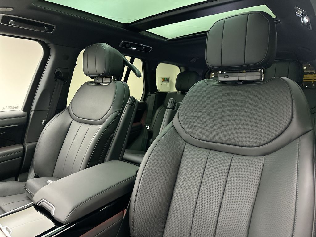 Thumbnail: 2025 Land Rover Range Rover - 10