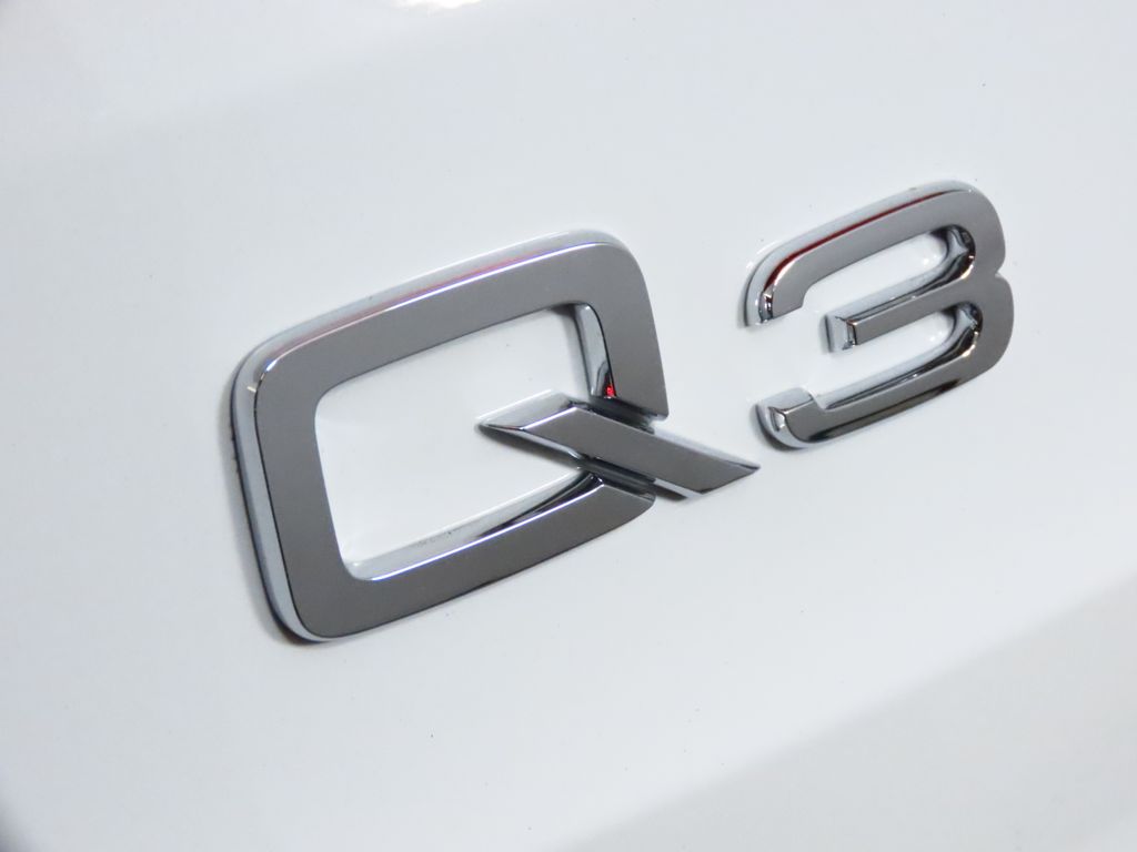 Thumbnail: 2023 Audi Q3 - 9
