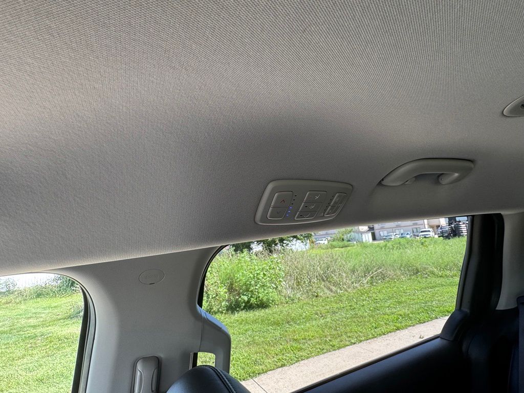 Used 2022 Kia Carnival Van
