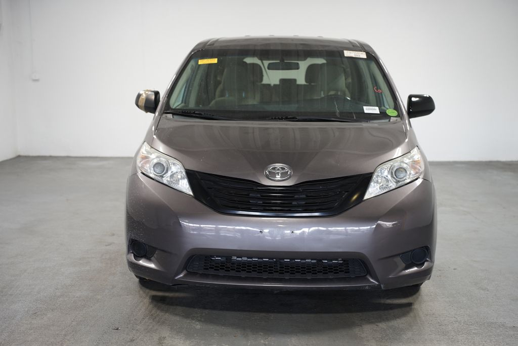 2015 Toyota Sienna SE 2