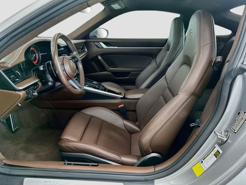 Thumbnail: 2020 Porsche 911 - 18