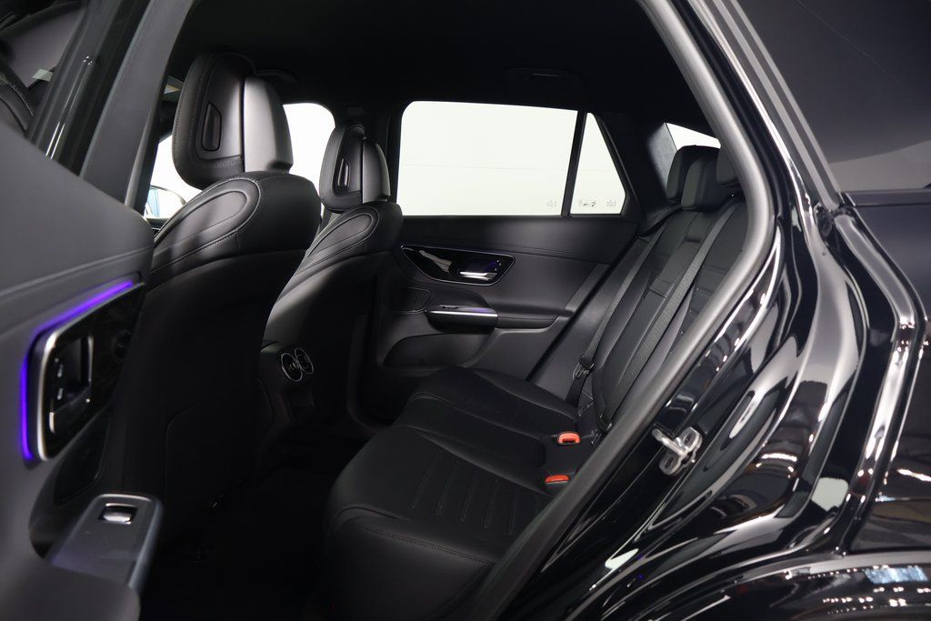 2025 Mercedes-Benz GLC 300 6