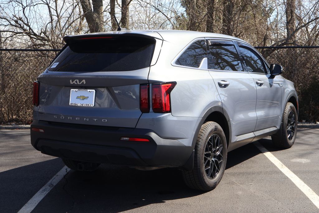Thumbnail: 2022 Kia Sorento - 8
