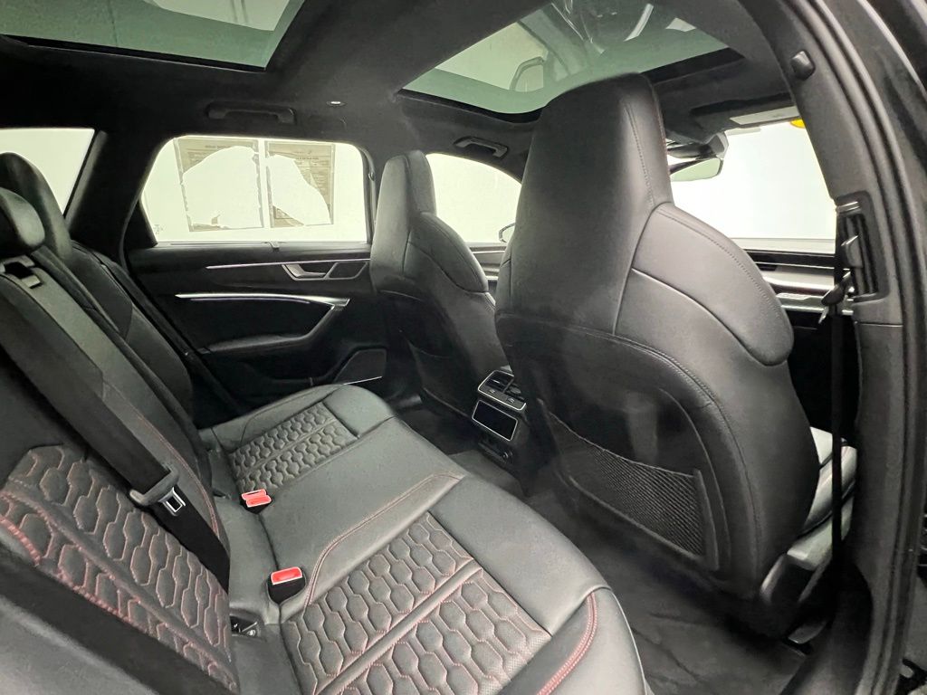 Thumbnail: 2024 Audi RS 6 - 17