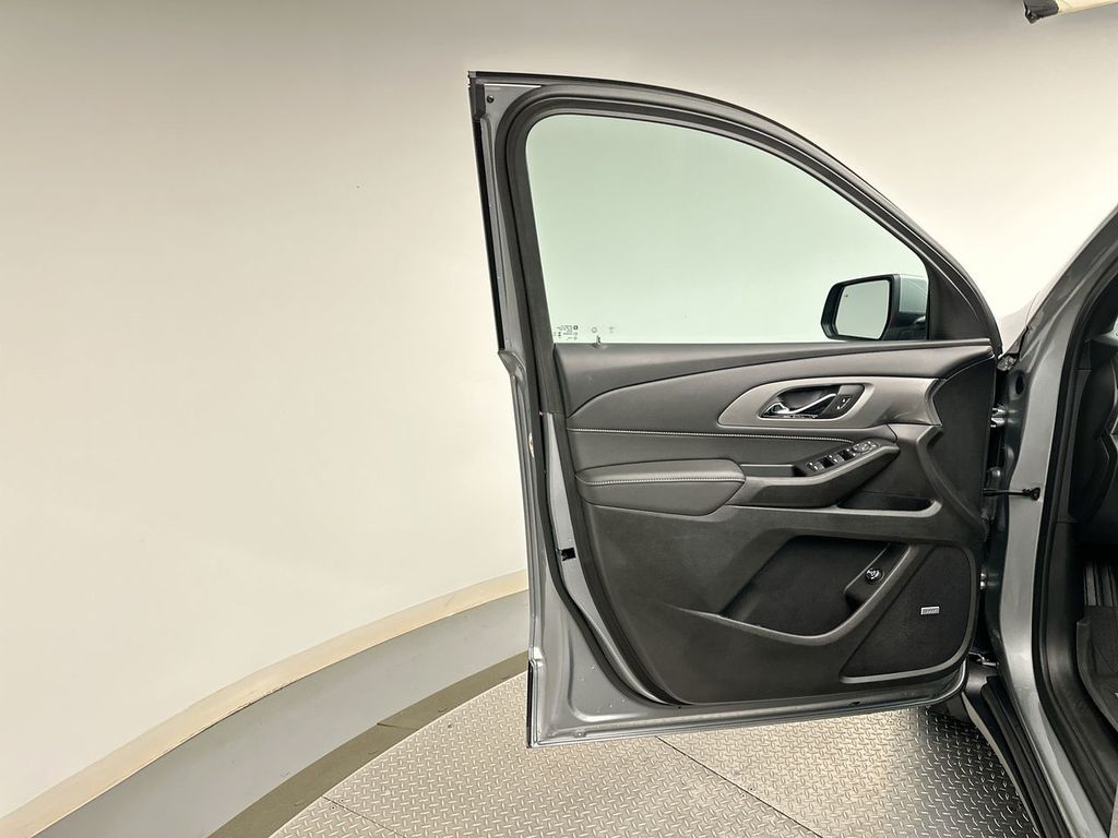 Thumbnail: 2023 Chevrolet Traverse - 10