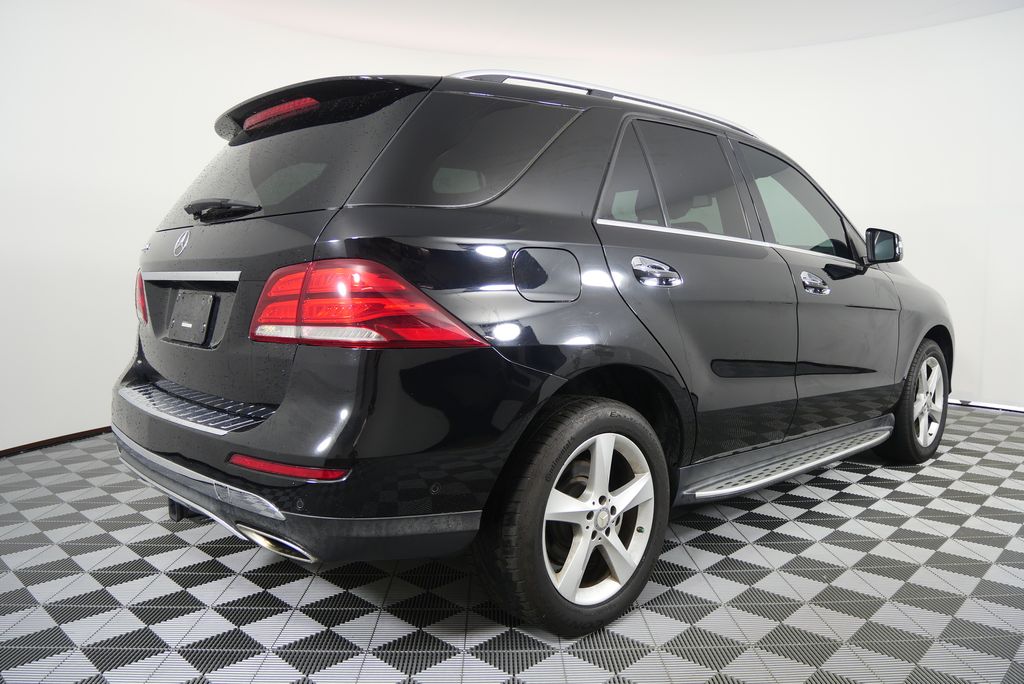 Thumbnail: 2017 Mercedes-Benz GLE - 3