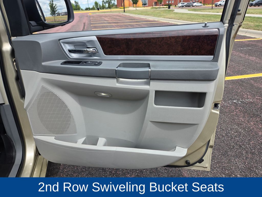 2010 Chrysler Town & Country Touring