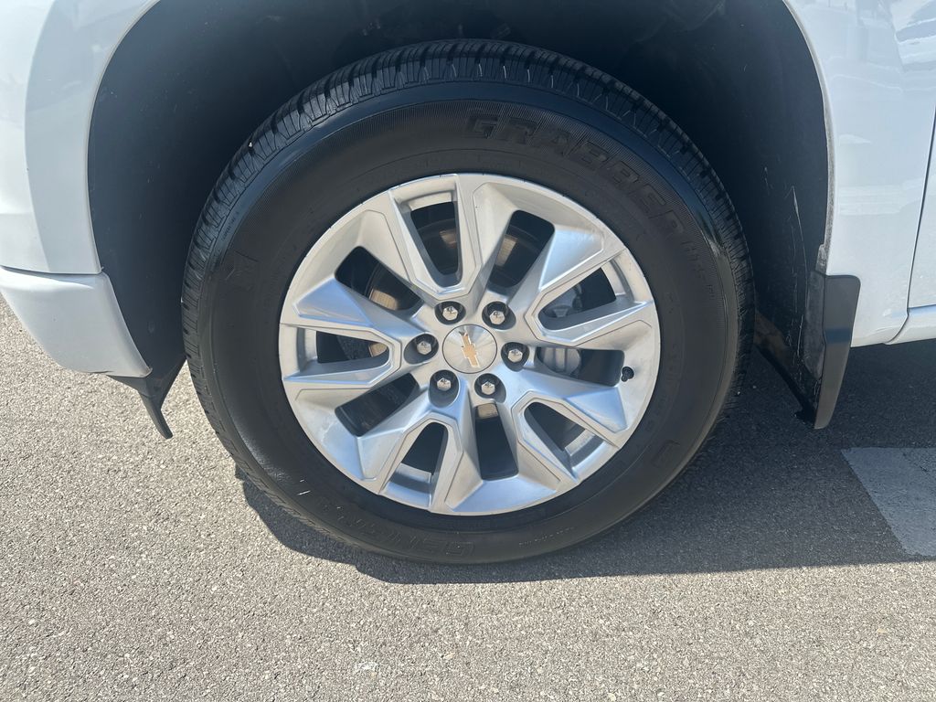 Used 2024 White Chevrolet Custom image 18