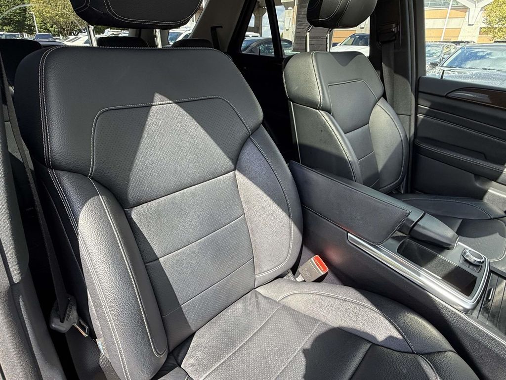 Thumbnail: 2015 Mercedes-Benz M-Class - 21