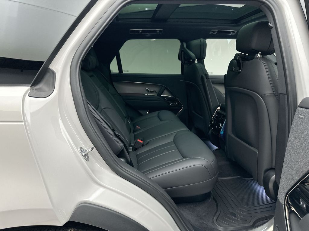 2025 Land Rover Range Rover Sport SE 6