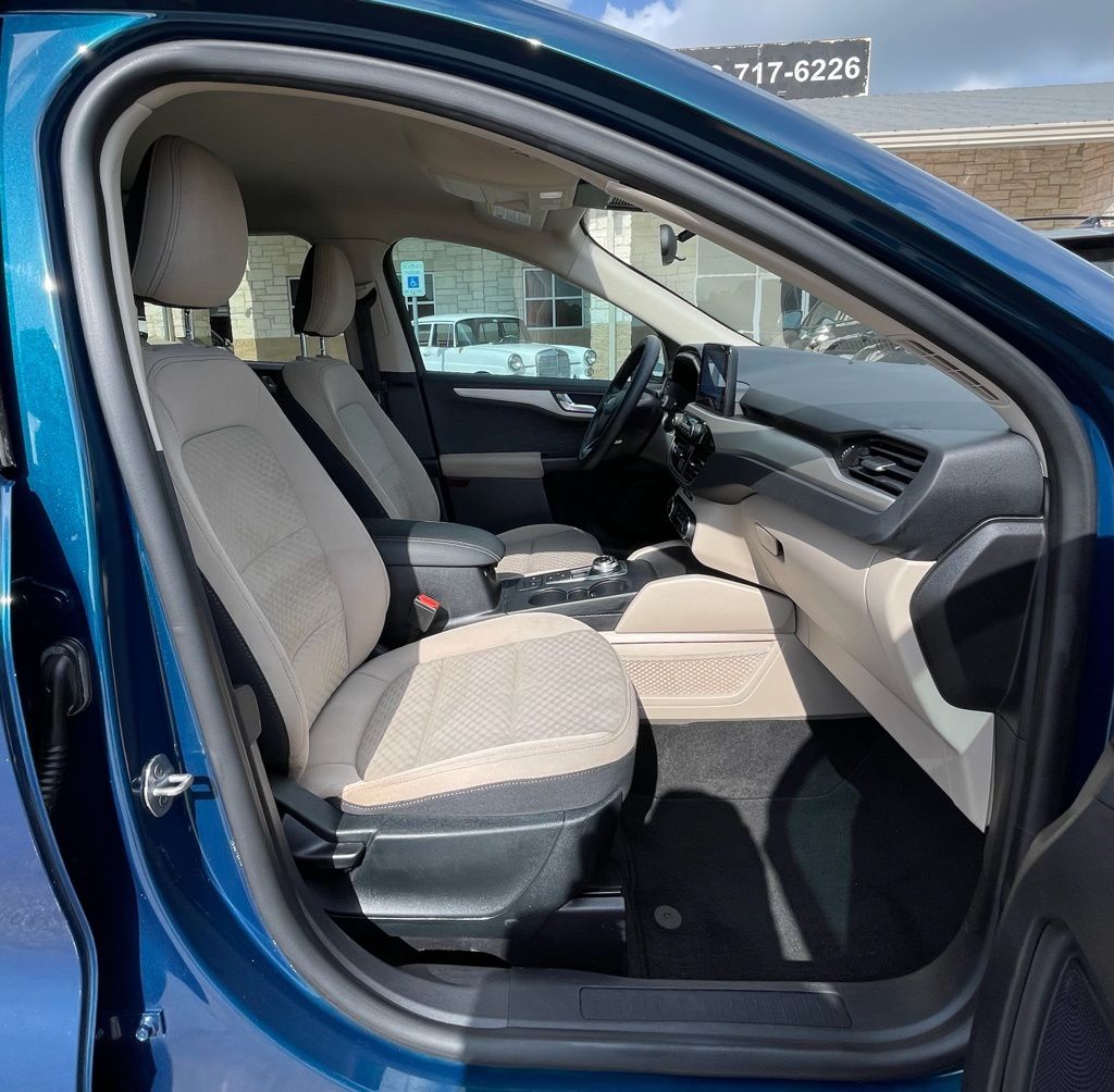 2020 Ford Escape SE Green at DeMontrond Ford