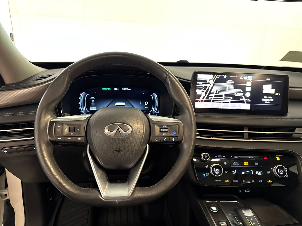 Certified Used 2024 White INFINITI LUXE image 8