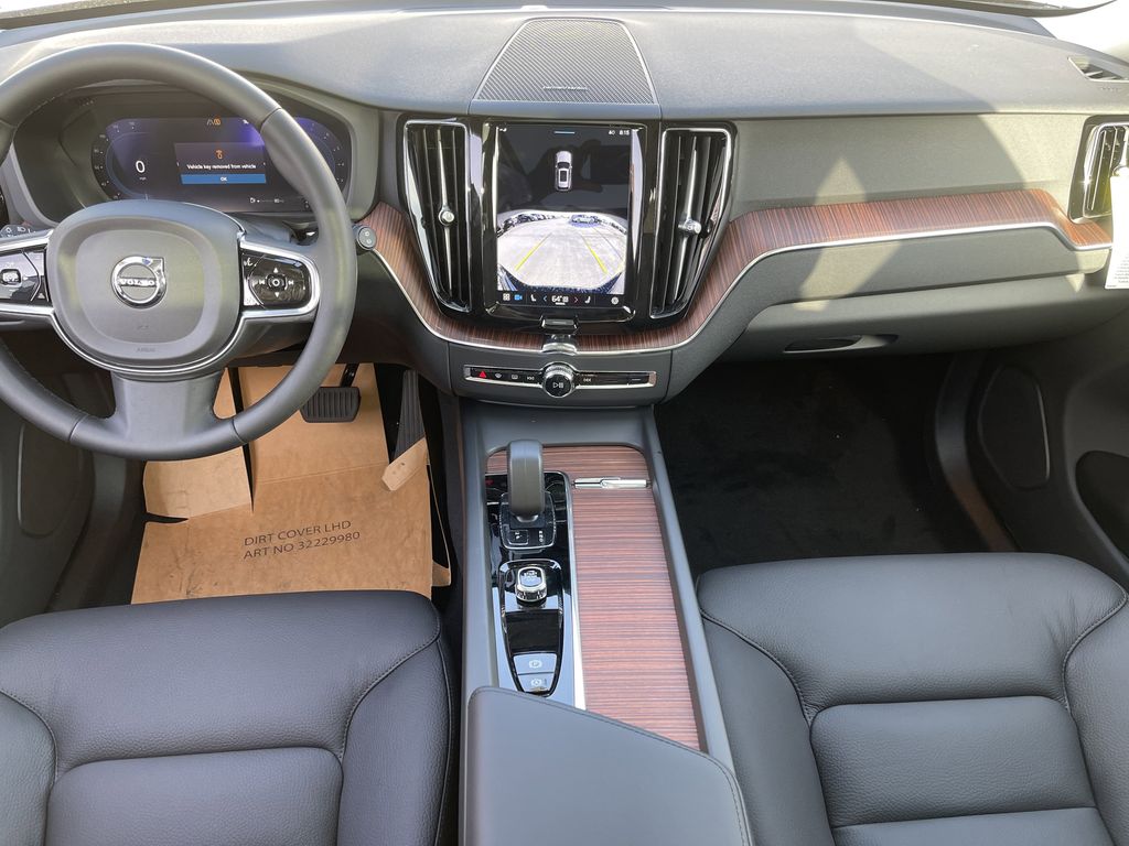 2024 Volvo XC60 B5 Plus Dark Theme photo