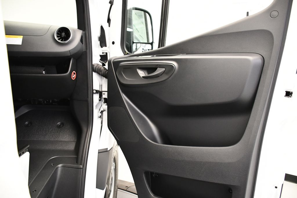 Thumbnail: 2025 Mercedes-Benz Sprinter - 27