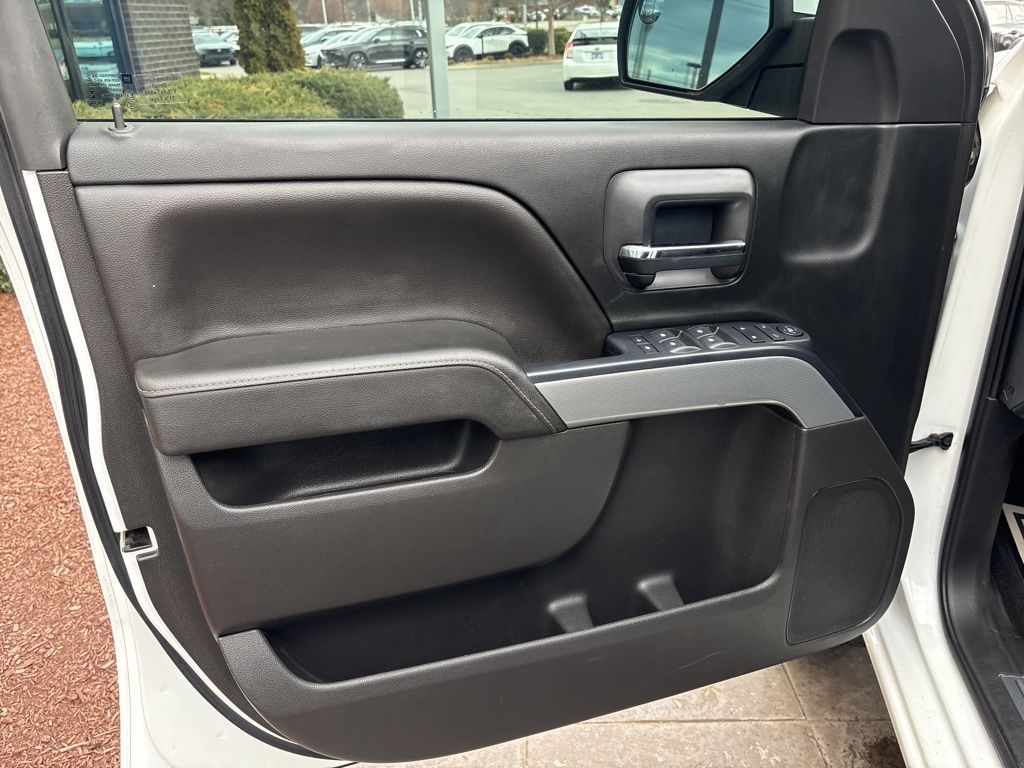 Used 2018 White Chevrolet LT image 21