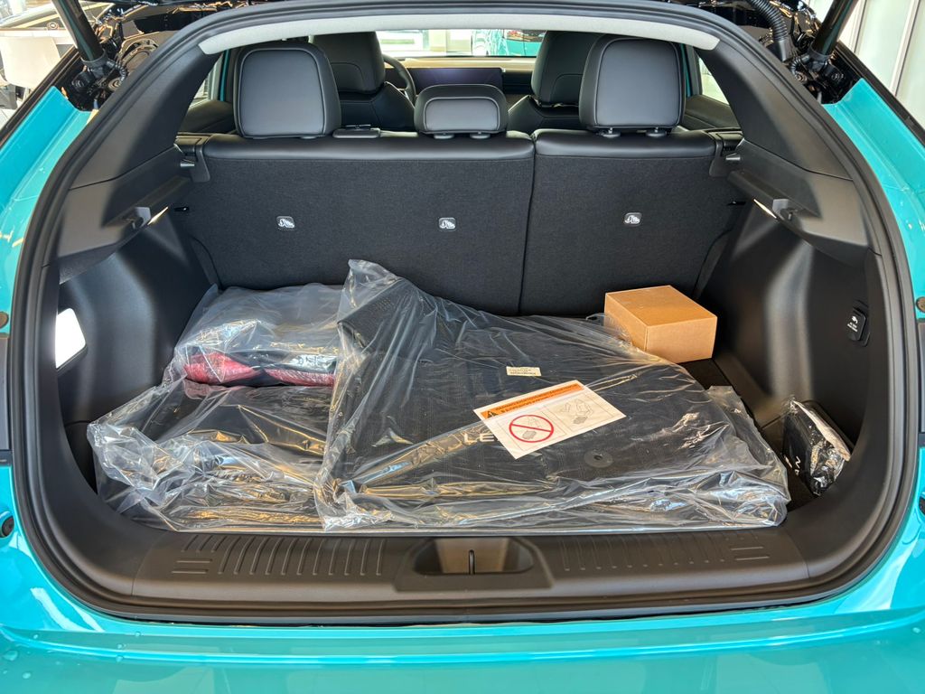 2026 Nissan Leaf PLATINUM+