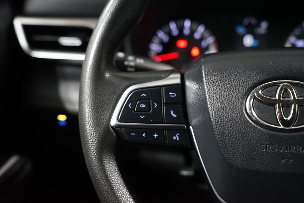 Thumbnail: 2021 Toyota Highlander - 14