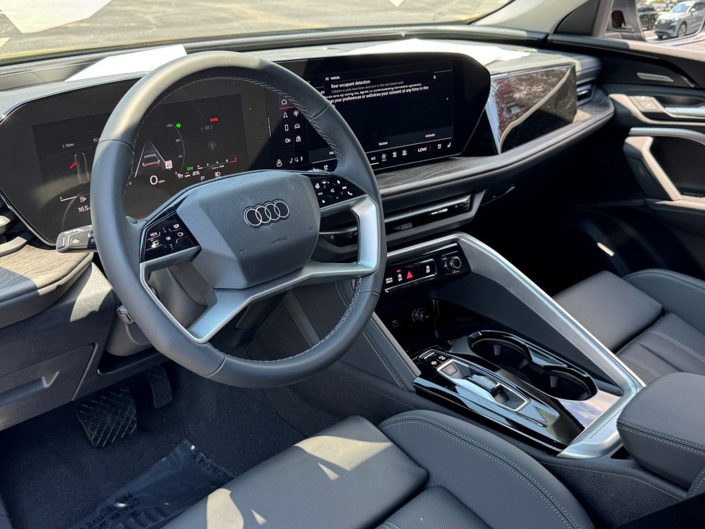 Thumbnail: 2025 Audi Q5 - 16