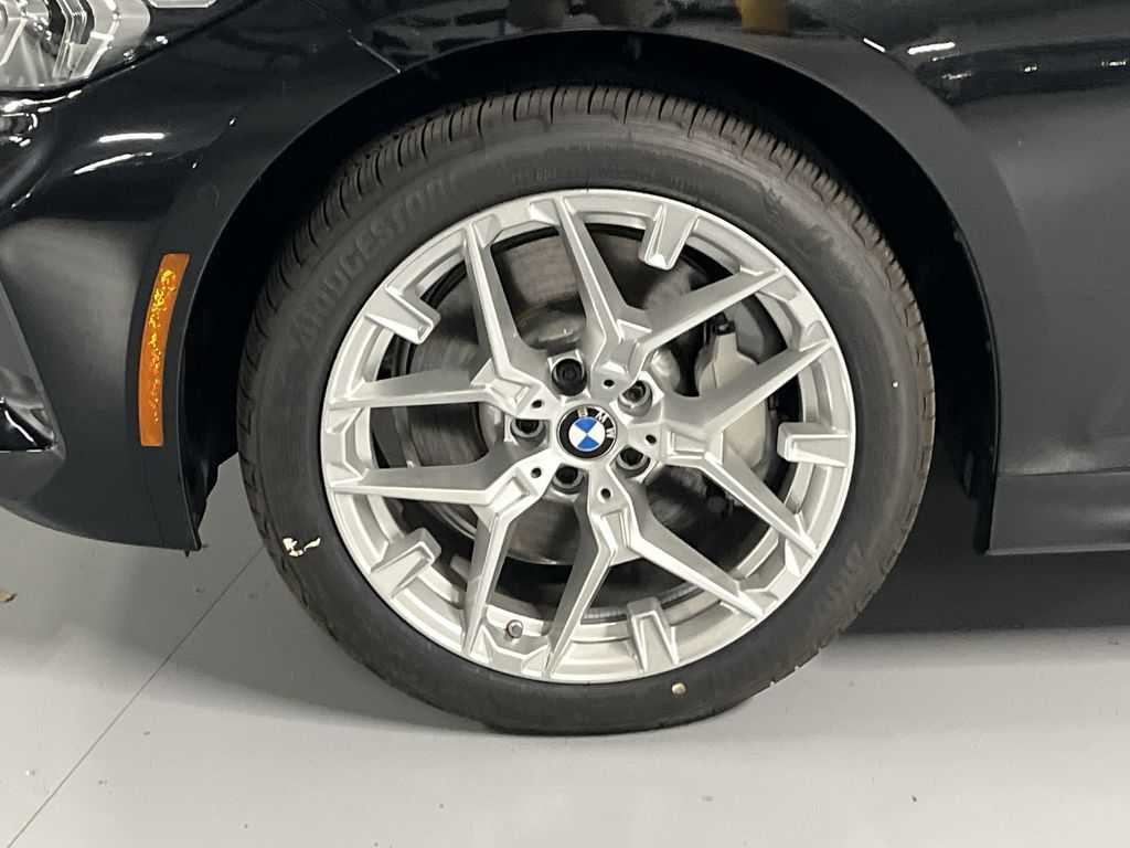 Thumbnail: 2025 BMW 3 Series - 10