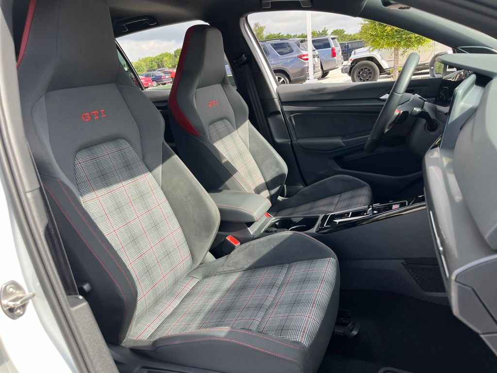 Thumbnail: 2024 Volkswagen Golf - 27