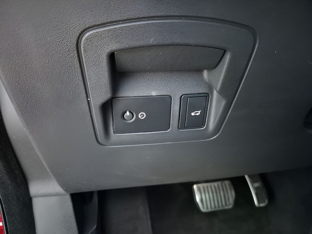 Used 2021  Land Rover P250 R-Dynamic S image 33