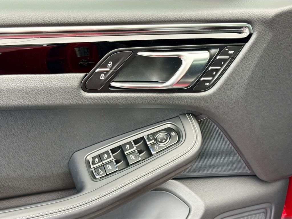 Thumbnail: 2026 Porsche Macan - 24