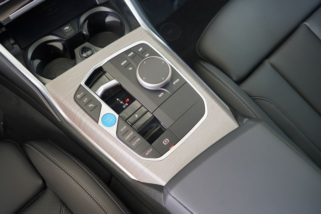 Thumbnail: 2026 BMW i4 - 18