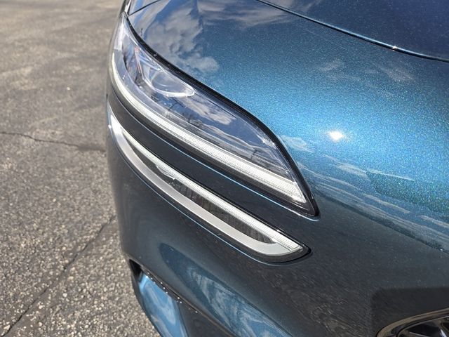 2025 Genesis G70  14