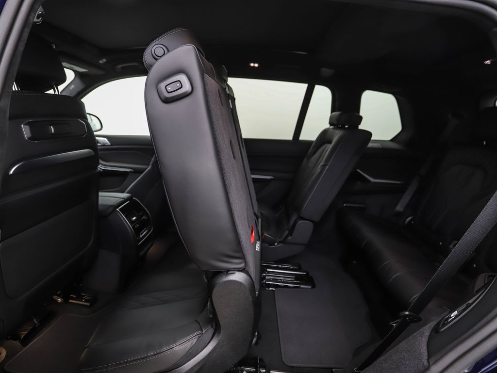 Thumbnail: 2026 BMW X7 - 25