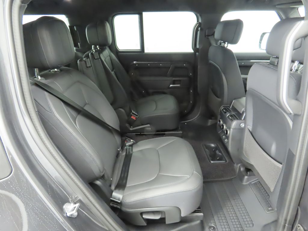 2025 Land Rover Defender 130 24