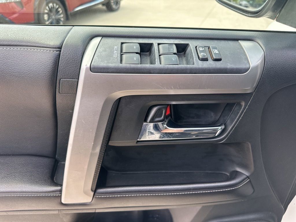 2016 Super White Toyota 4Runner SR5 RWD SUV