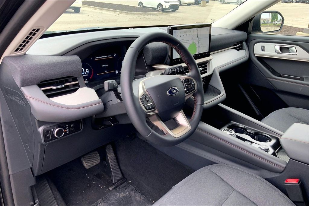 2026 Ford Explorer Active - Photo 6
