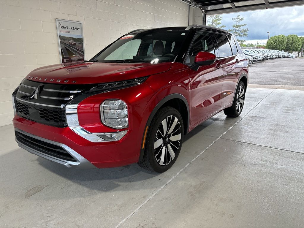 2025 Mitsubishi Outlander SEL 2WD's photo
