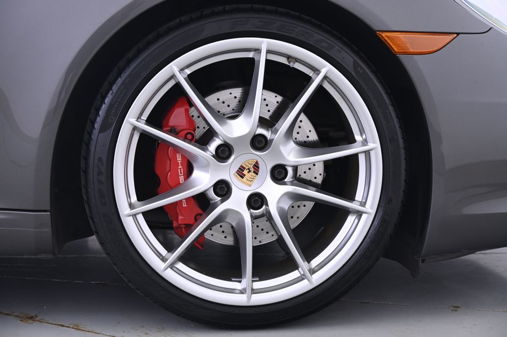 Thumbnail: 2013 Porsche 911 - 14