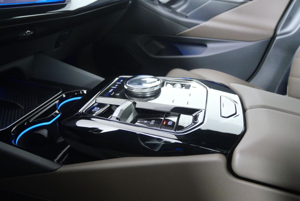 Thumbnail: 2025 BMW i5 - 29