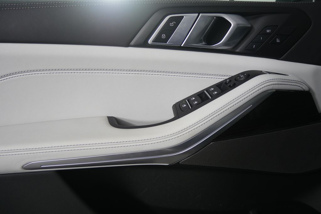 Thumbnail: 2026 BMW X5 - 9