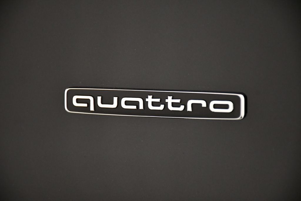 Thumbnail: 2025 Audi Q5 - 10