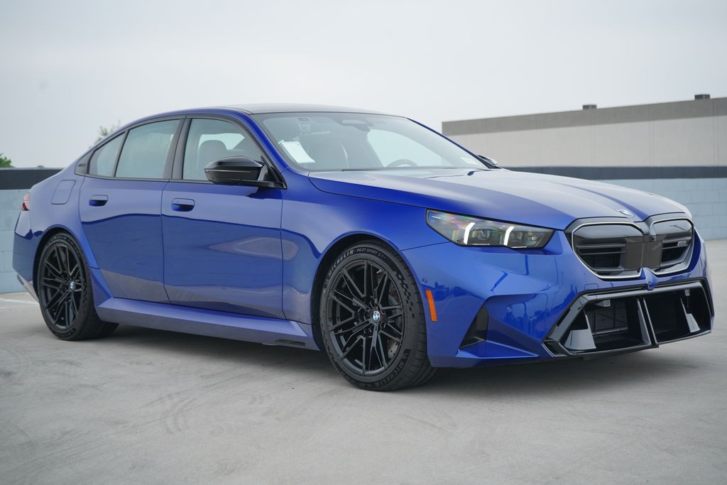 Thumbnail: 2026 BMW M5 - 3