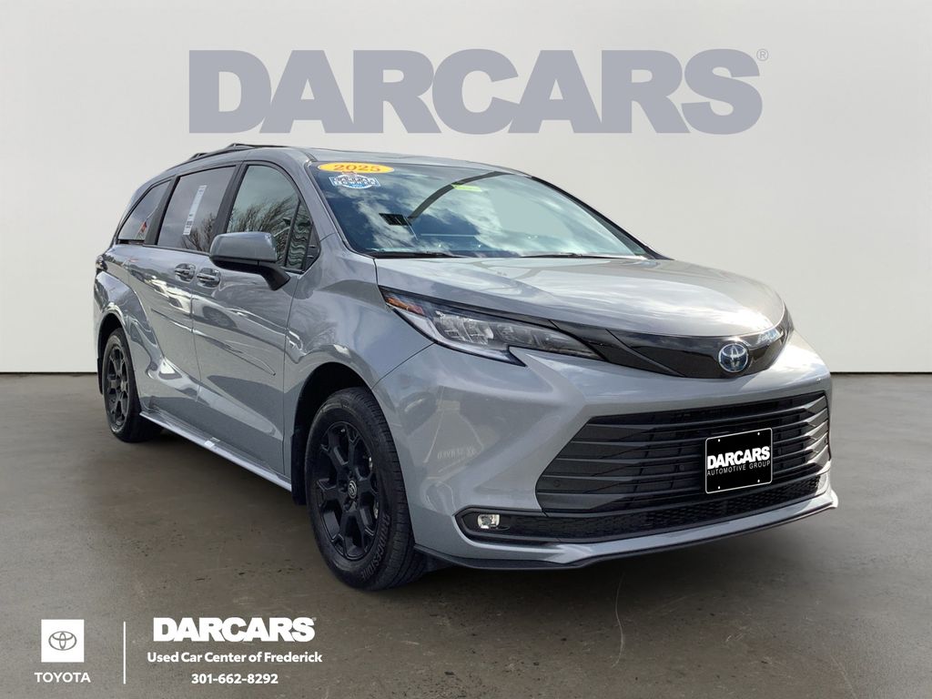 2025 Toyota Sienna Woodland Edition 7-Passenger AWD