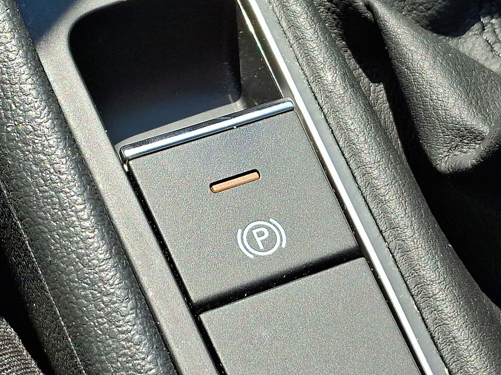 Thumbnail: 2019 Volkswagen Jetta - 24