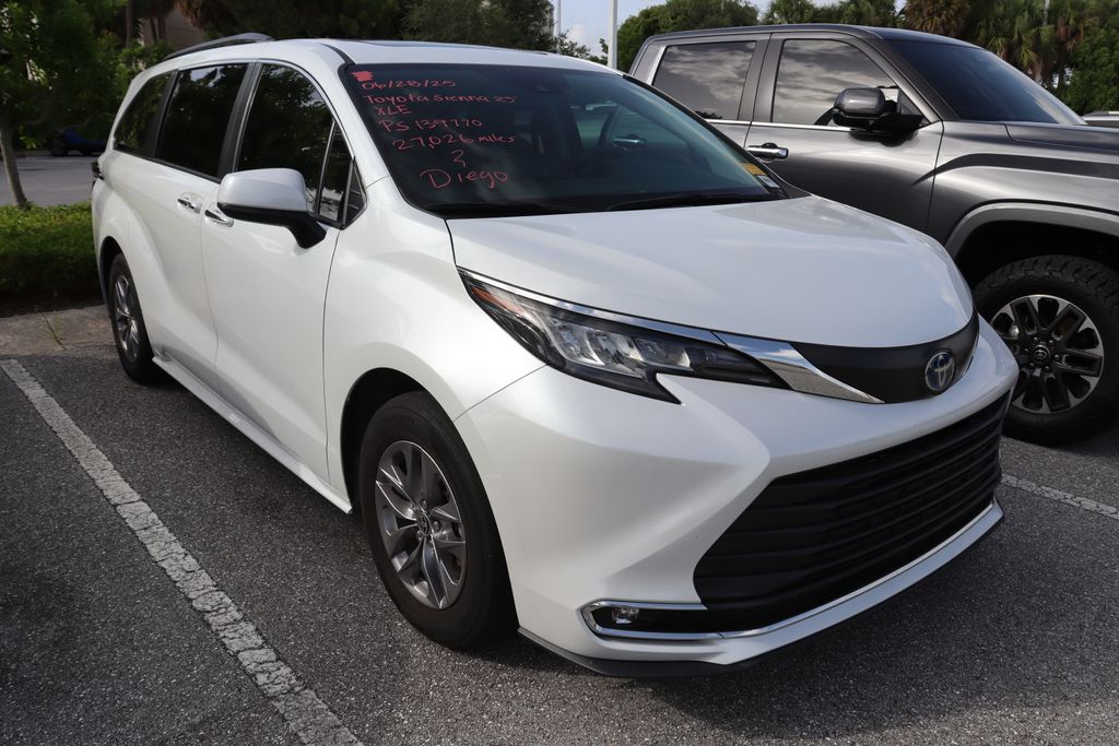 Thumbnail: 2023 Toyota Sienna - 6