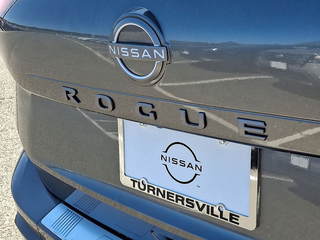 2025 Nissan Rogue SL 11