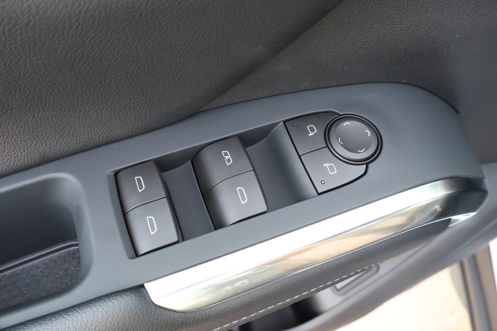 Thumbnail: 2026 Chevrolet Traverse - 17
