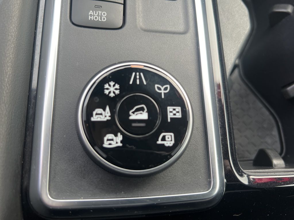2023 Nissan Pathfinder Platinum photo