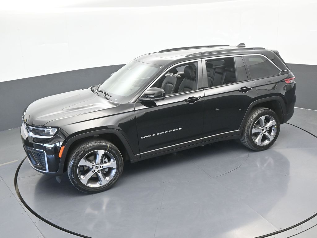 New 2026 Diamond Black Crystal Pearlcoat Jeep Limited image 43