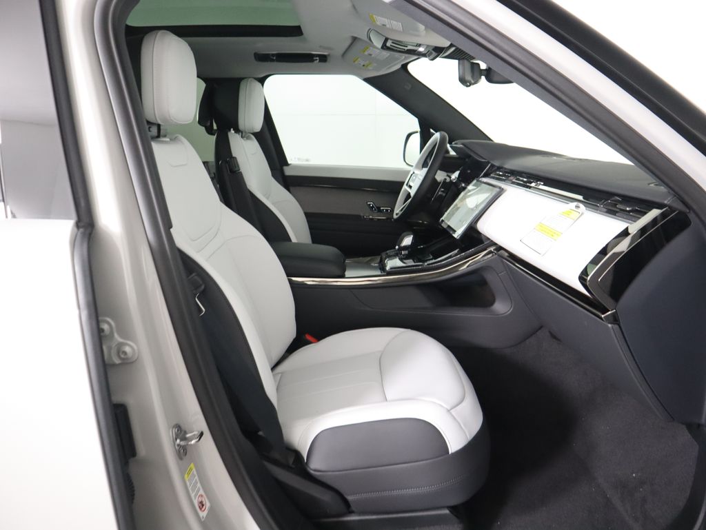 Thumbnail: 2025 Land Rover Range Rover Sport - 21
