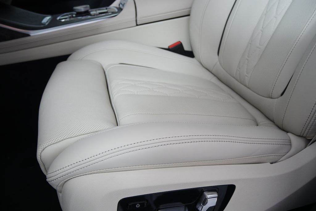 Thumbnail: 2026 BMW X7 - 10