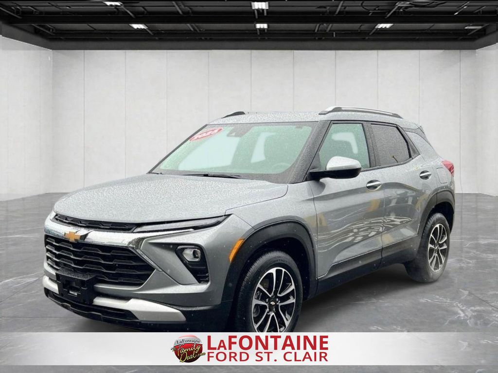 2025 Chevrolet Trailblazer LT FWD Gris (Sterling Gray Metallic) SUV/Crossover Tracción delantera Transmisión variable continua