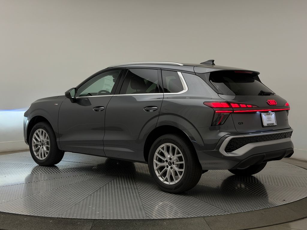 Thumbnail: 2026 Audi Q3 - 4